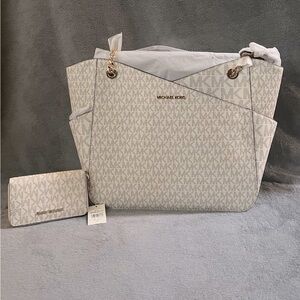 ✨BRAND NEW✨ Michael Kors Jet Set large logo shoulder bag & logo leather wallet